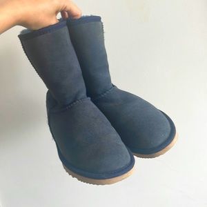 UGG Classic Sheepskin mid-boots women's size 6 Navy Blue